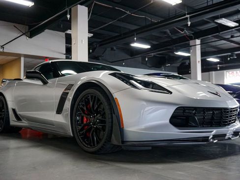 Used 2019 Chevrolet Corvette Z06 image 2