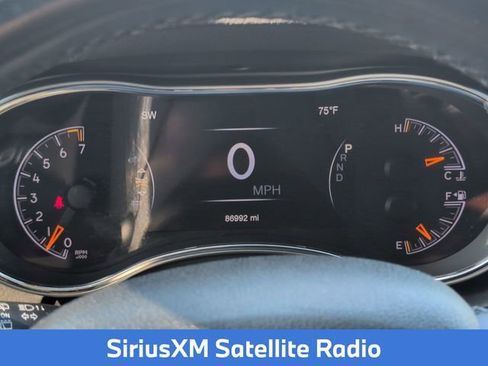 Used 2018 Jeep Grand Cherokee Laredo image 17