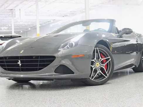 Used 2016 Ferrari California T RWD image 8