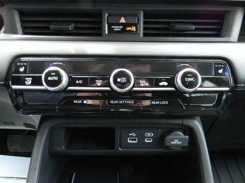 Used 2023 Honda Pilot Touring image 14
