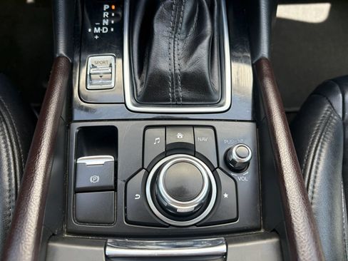 Used 2018 MAZDA MAZDA3 Touring FWD image 14