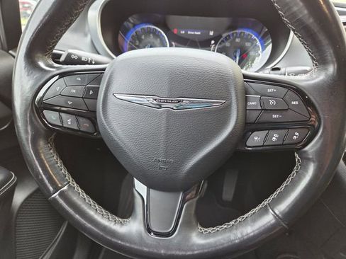 Used 2020 Chrysler Pacifica Touring-L Plus w/ Advanced Safetytec Group FWD image 27