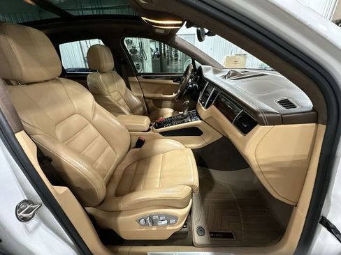 Used 2016 Porsche Macan Turbo AWD/4WD image 30