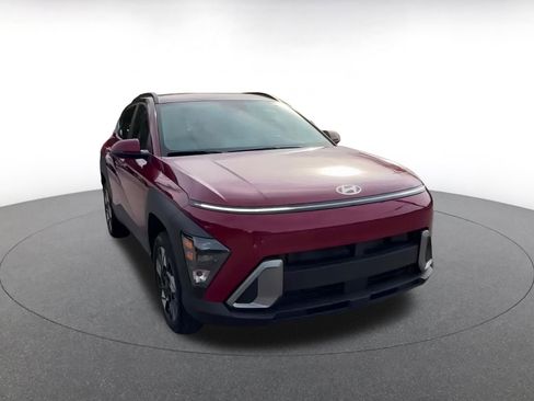 Used 2025 Hyundai Kona SEL image 3