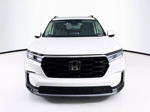 New 2025 Honda Pilot Touring image 3