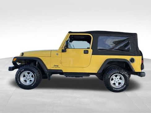Used 2004 Jeep Wrangler 4WD image 2