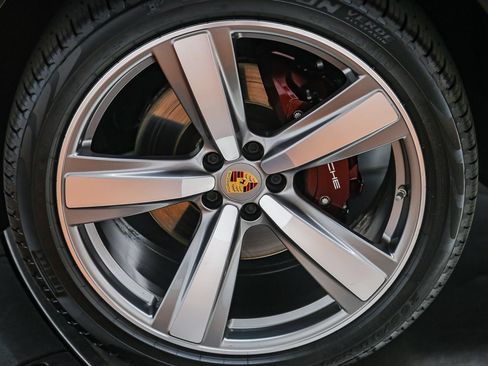 Certified 2023 Porsche Macan AWD/4WD image 13