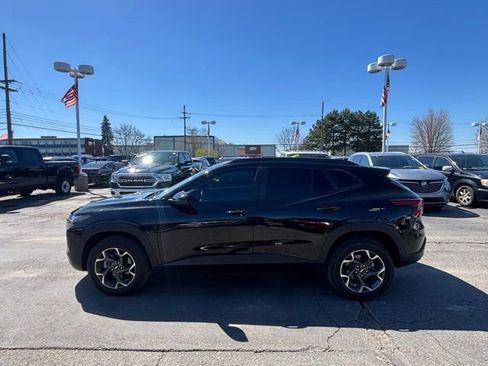 Certified 2024 Chevrolet Trax LT w/ Driver Confidence Package FWD image 9