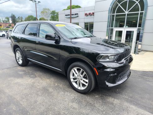 Certified 2025 Dodge Durango GT AWD/4WD image 2