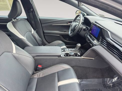 Used 2025 Toyota Camry SE FWD image 15