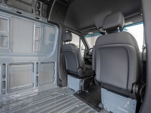 Used 2025 Mercedes-Benz Sprinter 2500 image 25
