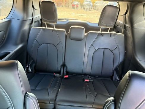 New 2026 Chrysler Pacifica Select AWD/4WD image 14