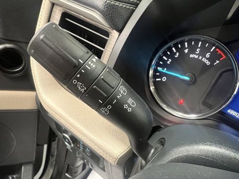 Used 2024 Ford Expedition Max Limited image 31