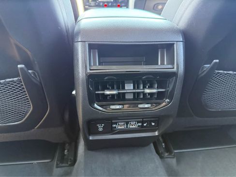 Used 2023 Jeep Grand Cherokee Limited w/ Black Appearance Package AWD/4WD image 24