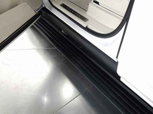 Used 2022 Cadillac Escalade Premium Luxury Platinum image 18