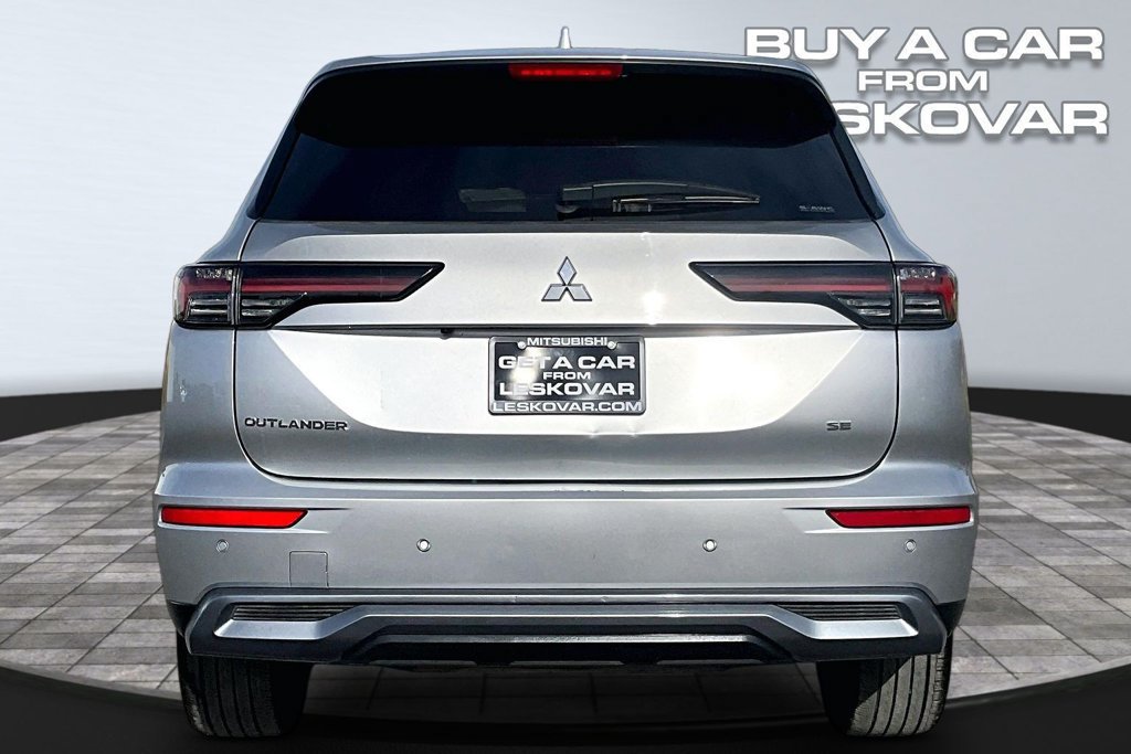 Used 2025 Mitsubishi Outlander SE AWD/4WD image 4