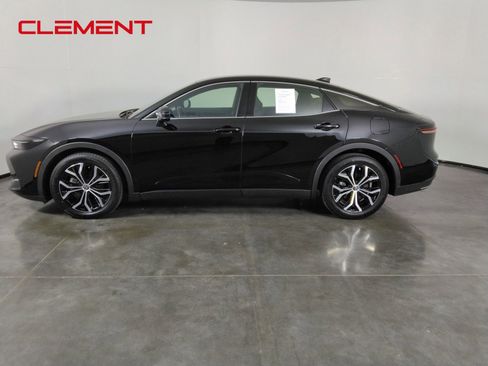Used 2025 Toyota Crown AWD/4WD image 4