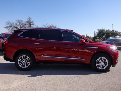 Used 2019 Buick Enclave Essence image 8