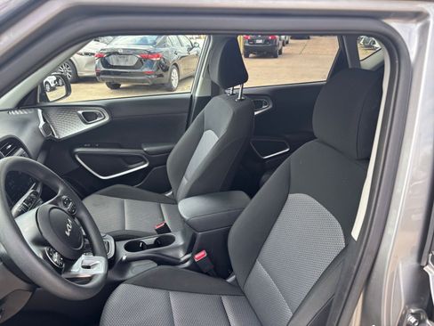 Used 2025 Kia Soul LX w/ LX Technology Package image 34