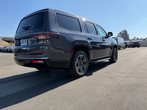 New 2025 Jeep Wagoneer 4WD w/ HD Trailer Tow Package image 7