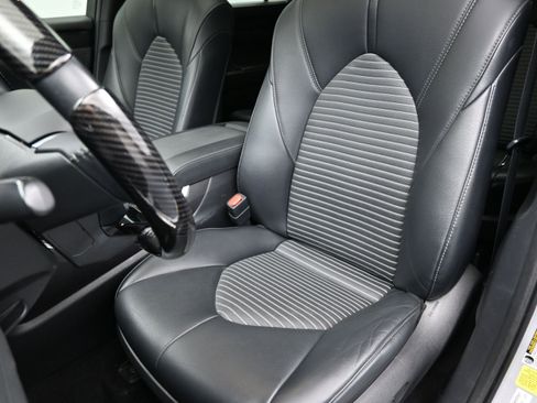 Used 2021 Toyota Highlander XSE FWD image 21