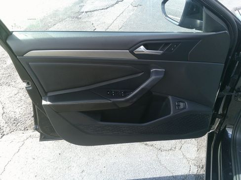 Used 2024 Volkswagen Jetta SE FWD image 16