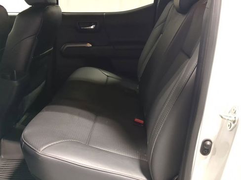 Used 2021 Toyota Tacoma Limited image 31