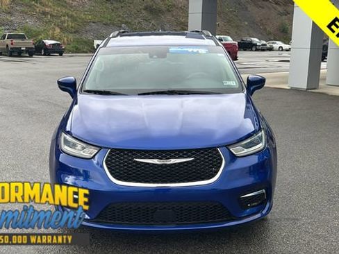 Used 2021 Chrysler Pacifica Touring-L FWD image 1