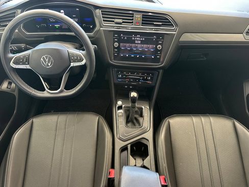 Used 2022 Volkswagen Tiguan SE FWD image 13