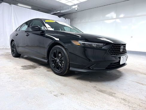 Used 2025 Honda Accord SE image 1