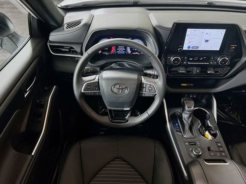 Certified 2025 Toyota Highlander XSE AWD/4WD image 21