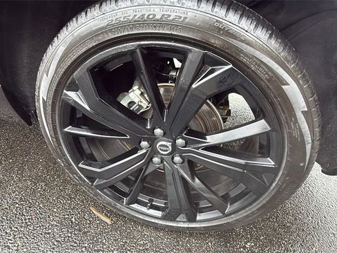 Certified 2024 Volvo XC60 B5 Ultimate w/ Climate Package image 33