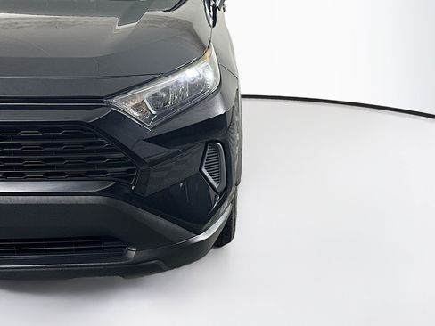 Used 2020 Toyota RAV4 LE w/ Carpet Mat Package AWD/4WD image 9