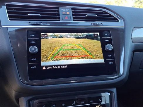 Used 2023 Volkswagen Tiguan SE image 13