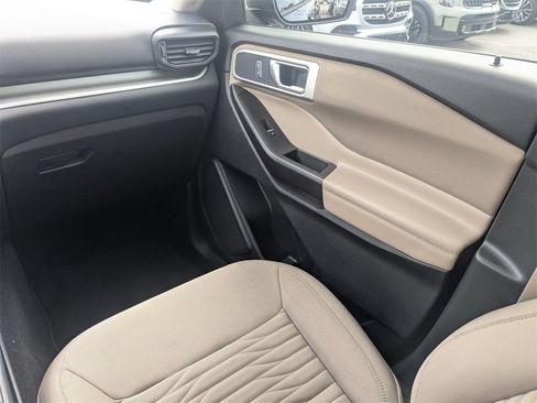 Used 2020 Ford Explorer XLT image 19