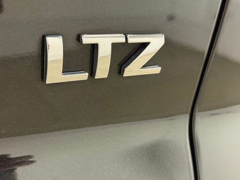 Used 2011 Chevrolet Traverse LTZ image 14