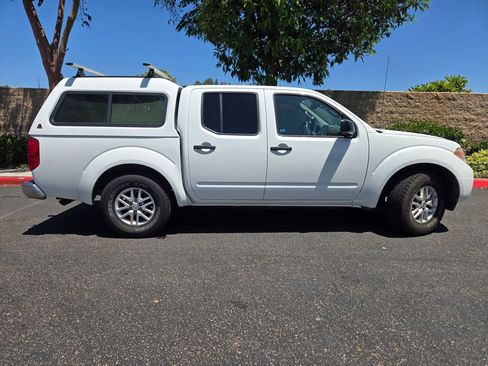 Used 2016 Nissan Frontier SV w/ SV Value Truck Package RWD image 9