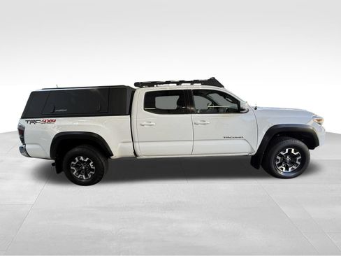Used 2020 Toyota Tacoma TRD Off-Road AWD/4WD image 4