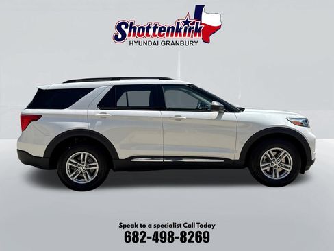 Used 2023 Ford Explorer XLT w/ Equipment Group 202A AWD/4WD image 5