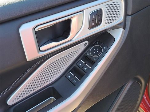Used 2023 Ford Explorer Limited w/ Limited Technology Package image 22