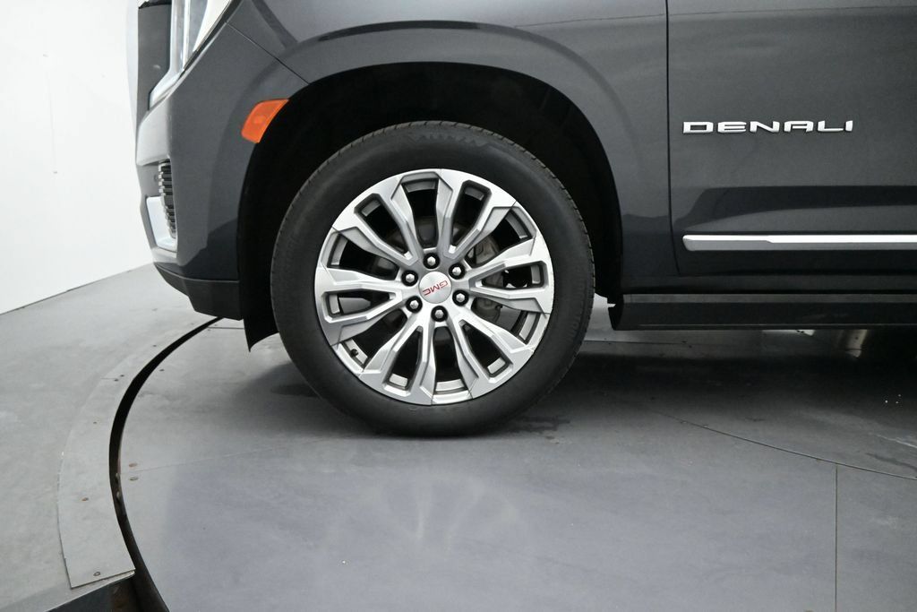 Used 2021 GMC Yukon Denali w/ Denali Premium Package AWD/4WD image 8