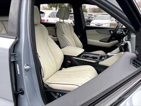 Used 2025 Acura MDX A-Spec image 10