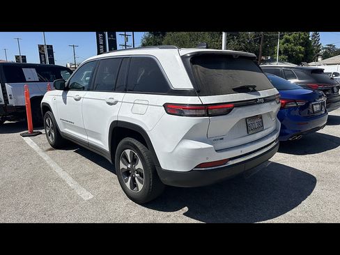 Used 2022 Jeep Grand Cherokee Limited 4xe w/ Luxury Tech Group II AWD/4WD image 4