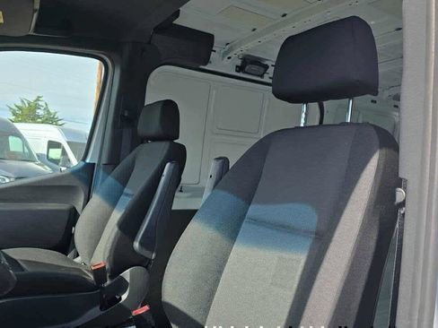 Used 2025 Mercedes-Benz Sprinter 2500 image 22