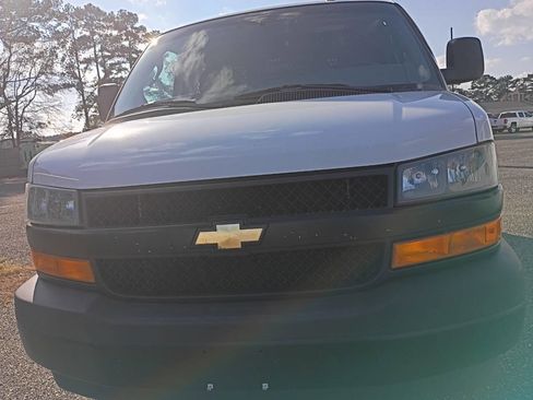 Used 2022 Chevrolet Express 2500 w/ Driver Convenience Package image 2