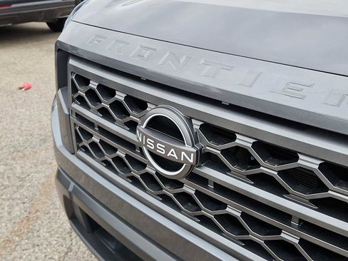 Used 2022 Nissan Frontier SV image 13