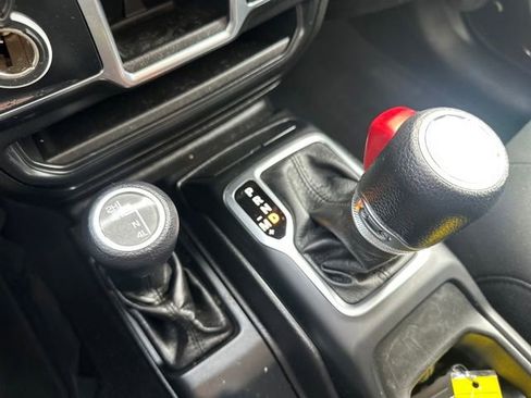 Used 2018 Jeep Wrangler Sport image 40