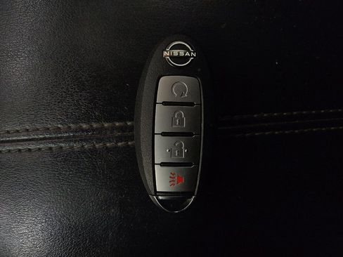 Used 2022 Nissan Pathfinder SV AWD/4WD image 32