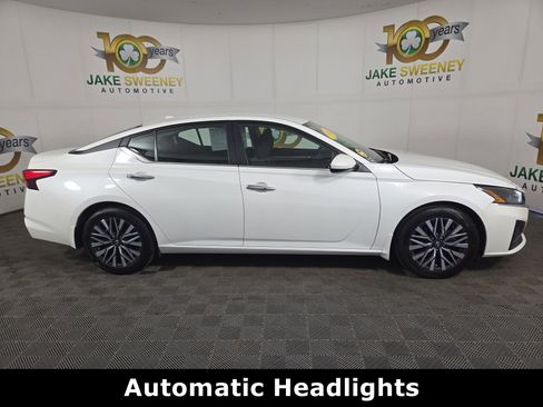 Used 2023 Nissan Altima 2.5 SV image 10