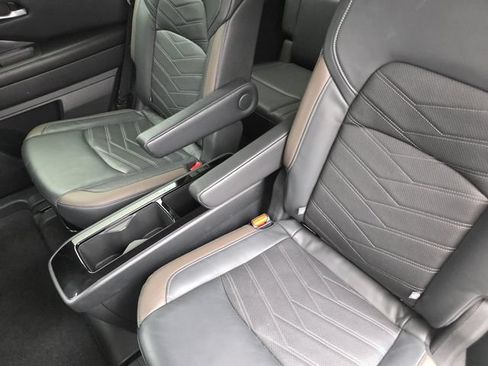 Used 2022 Nissan Pathfinder Platinum w/ Cargo Package FWD image 14